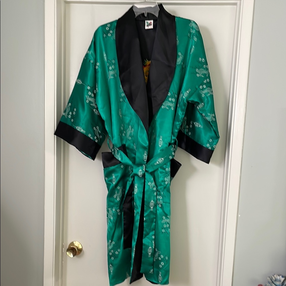 Two-sided Green and Black Floral Kimono Robe in Satin size Large